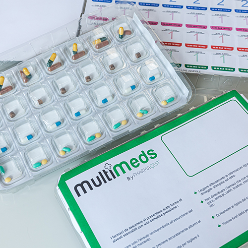 Una decisione che chiarisce lassenza di divieti normativi e riconosce il deblistering come attivit propria del Farmacista.
